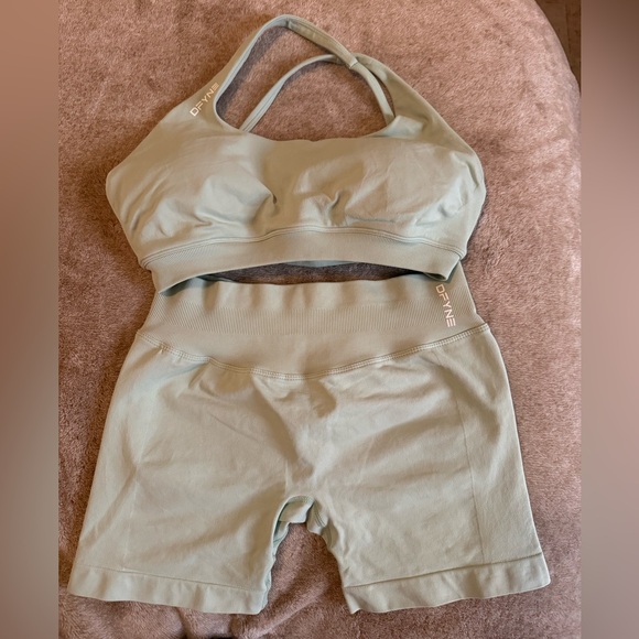Dfyne Impact Shorts and sports bra New Palm Sz M - Picture 4 of 5